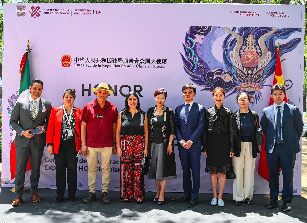 艺术与科技点亮未来 | 荣耀HONOR Talents获奖作品展在墨城改革大道开幕